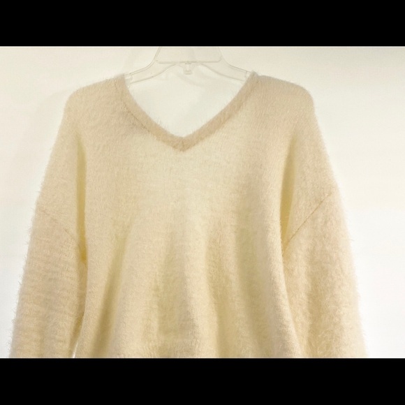 𝅺DEREK Heart Crop Fuzzy Sweater Large - Picture 4 of 4